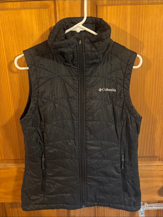 Columbia Jackets & Blazers - Columbia Black Quilted Insulated Vest